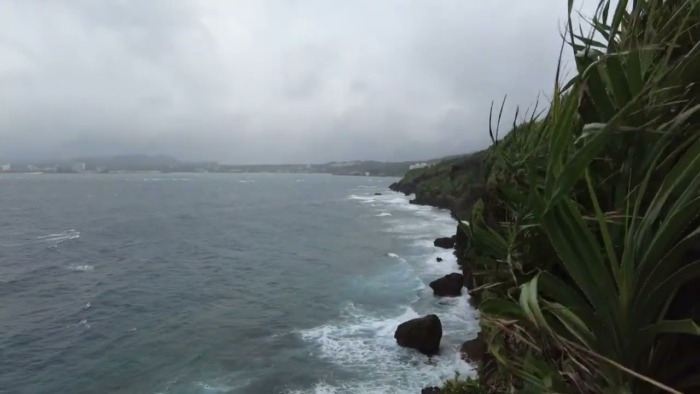 台風14号映像。8月17日お昼、沖縄県北部の海岸線の映像になります！